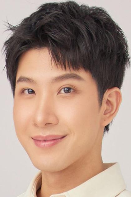 Thanawat Ratanakitpaisan - Actor Profile Photo
