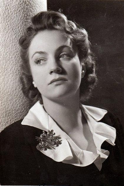 Elma Bulla - Actor Profile Photo