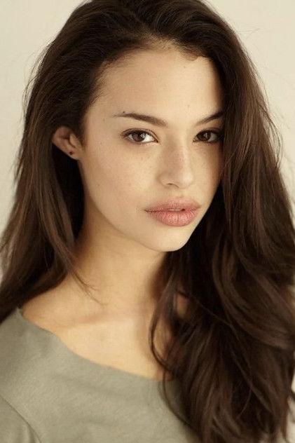 Chloe Bridges - Actor Profile Photo