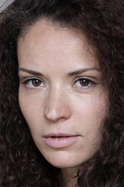 Anaëlle Echalier - Actor Profile Photo