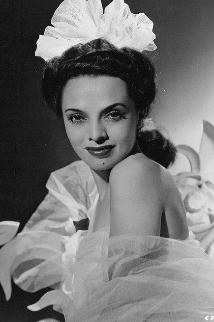 Dora Luz - Actor Profile Photo