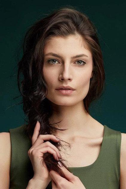 Lora Hristova - Actor Profile Photo