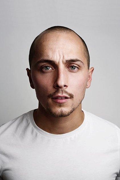 Elliot Warren - Actor Profile Photo
