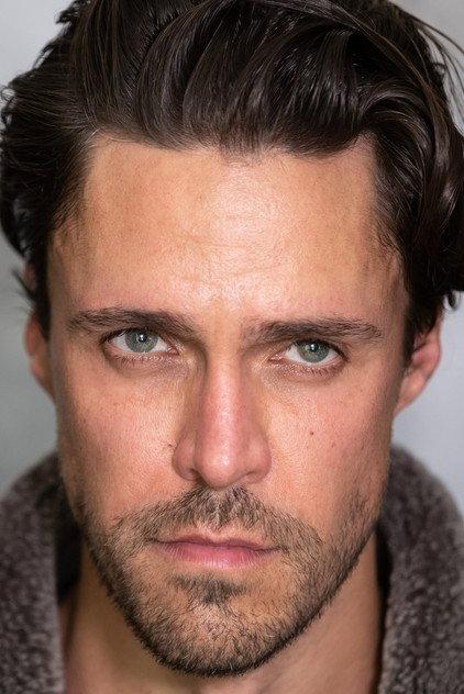 Oliver Rix - Actor Profile Photo