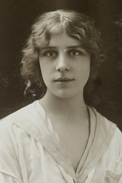 Andrée Pascal - Actor Profile Photo