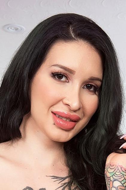 Ariane Saint-Amour - Actor Profile Photo