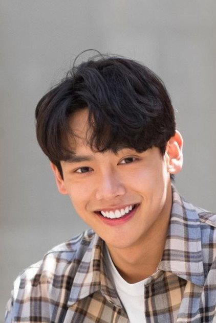Hsiao Hung - Actor Profile Photo