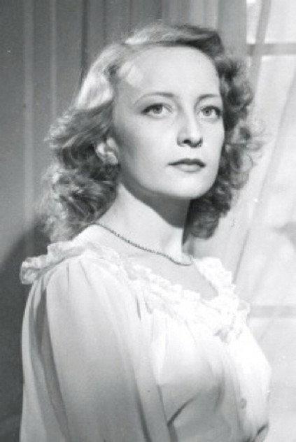 Ragnvi Lindbladh - Actor Profile Photo