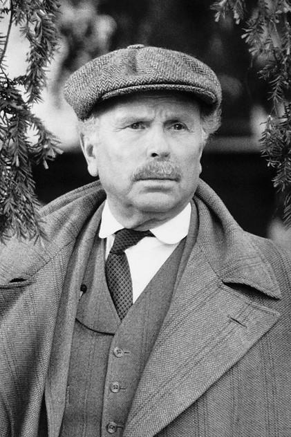Edward Hardwicke - Actor Profile Photo