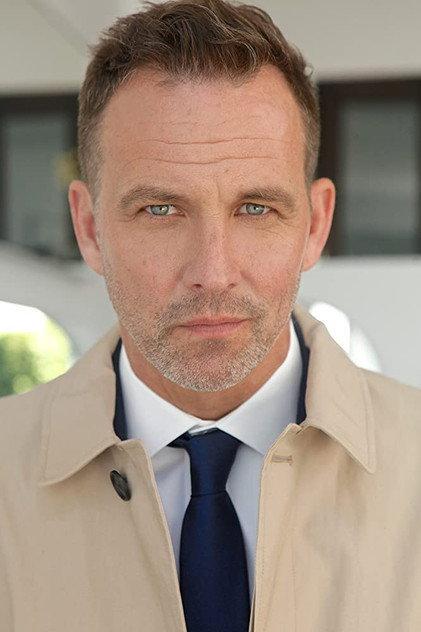 Robert Leeshock - Actor Profile Photo
