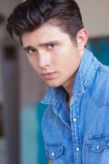 Mateus Ward - Actor Profile Photo