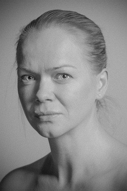 Anna Sarna - Actor Profile Photo