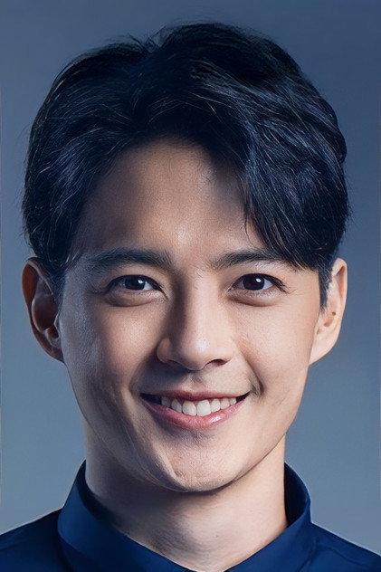 Supasit Chinvinijkul - Actor Profile Photo