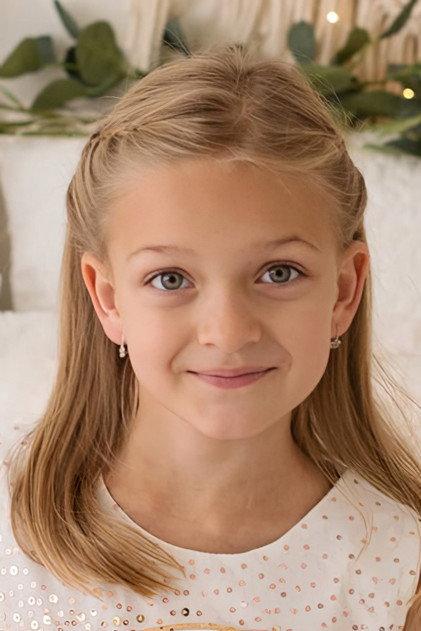 Adéla Dobešová - Actor Profile Photo