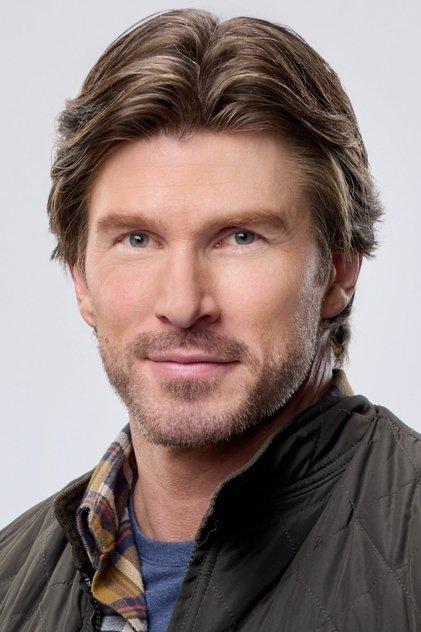 Christopher Russell - Actor Profile Photo