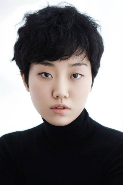 Lee Zoo-young - Actor Profile Photo