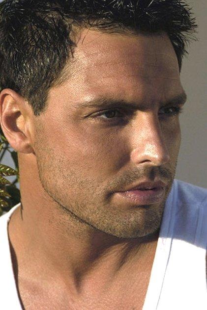 Lee Henshaw - Actor Profile Photo