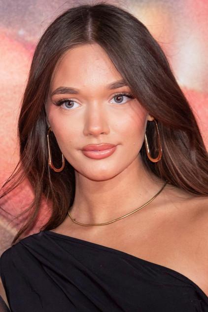 Phoebe Tomlinson - Actor Profile Photo