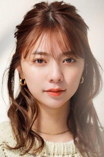 Asuka Kawazu - Actor Profile Photo