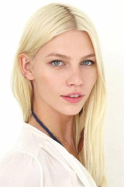 Aline Weber - Actor Profile Photo
