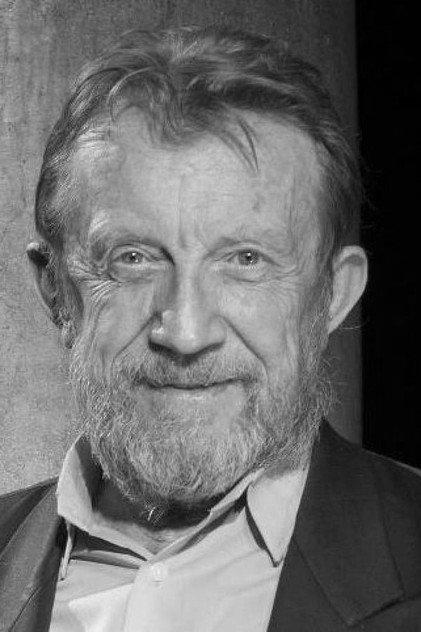 Edward Linde-Lubaszenko - Actor Profile Photo
