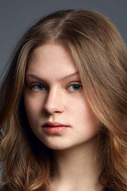 Defne Burnaz - Actor Profile Photo