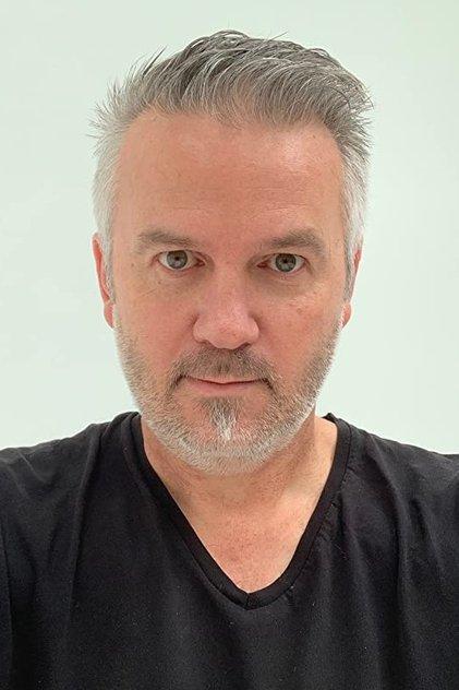 Justin Dix - Actor Profile Photo