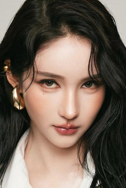 Rinrada Thurapan - Actor Profile Photo