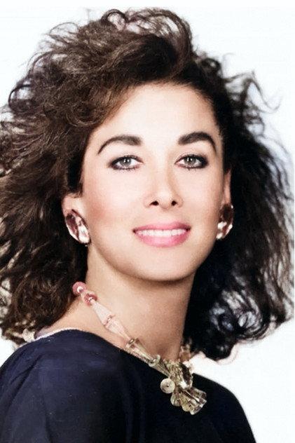 Saadet Sun - Actor Profile Photo