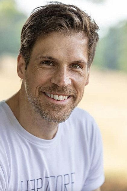Giles Alderson - Actor Profile Photo