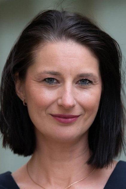 Nadya Derderyan - Actor Profile Photo