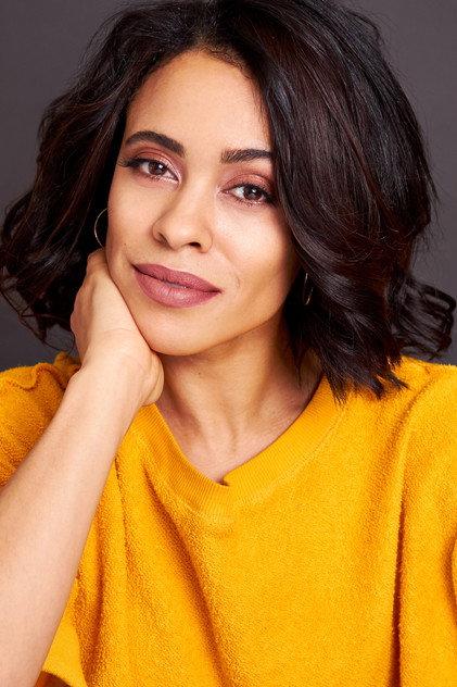 Julia Harnett - Actor Profile Photo