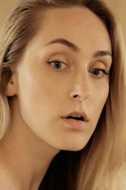Julia Hiemer - Actor Profile Photo