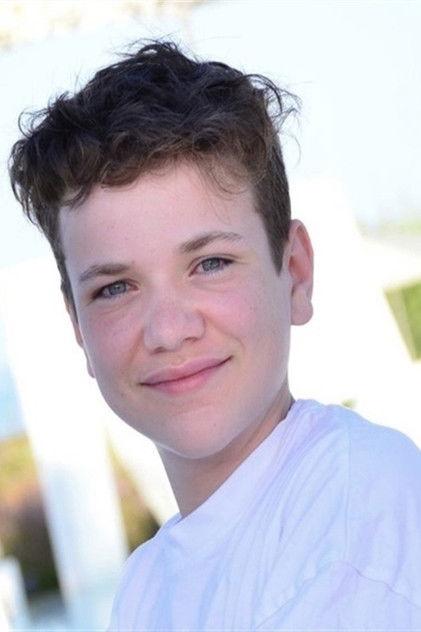 Lucas Ebel - Actor Profile Photo