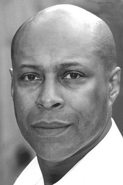 Ewen Cummins - Actor Profile Photo
