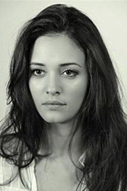 Anne Serra - Actor Profile Photo
