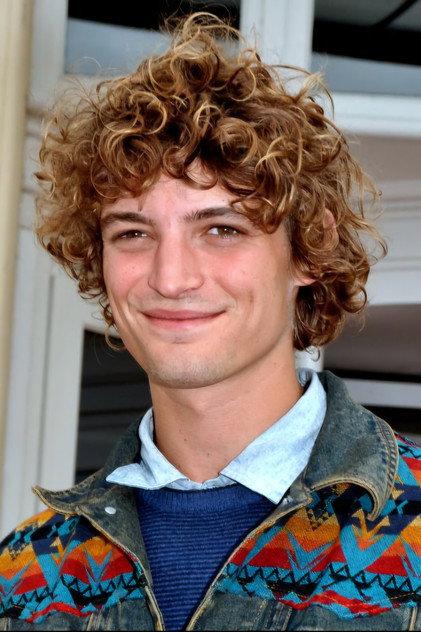 Niels Schneider - Actor Profile Photo