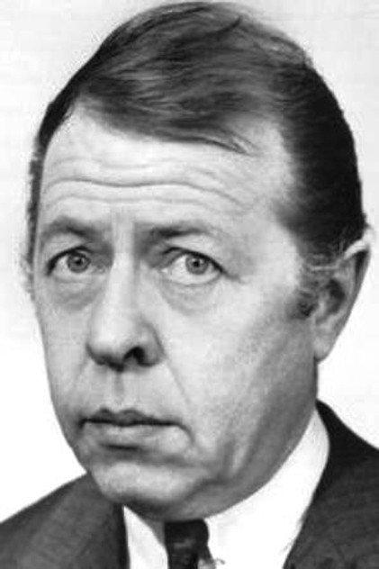 Eduard Linkers - Actor Profile Photo