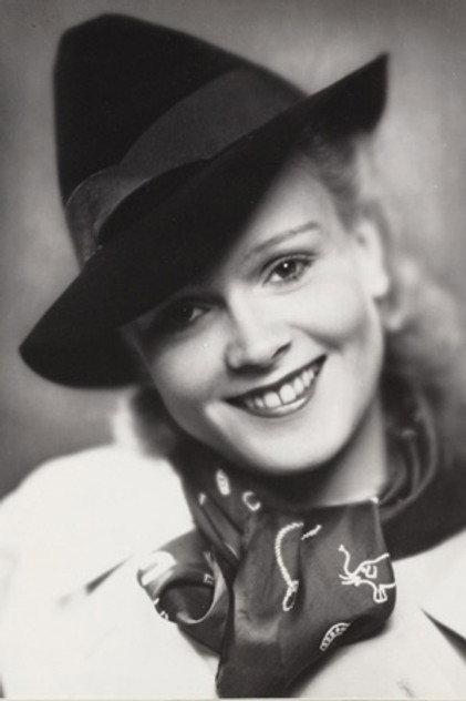 Elise Hoomans - Actor Profile Photo
