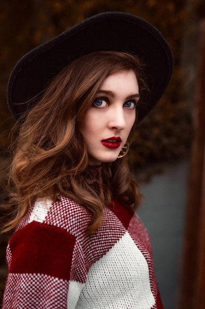 Emily Aron - Actor Profile Photo