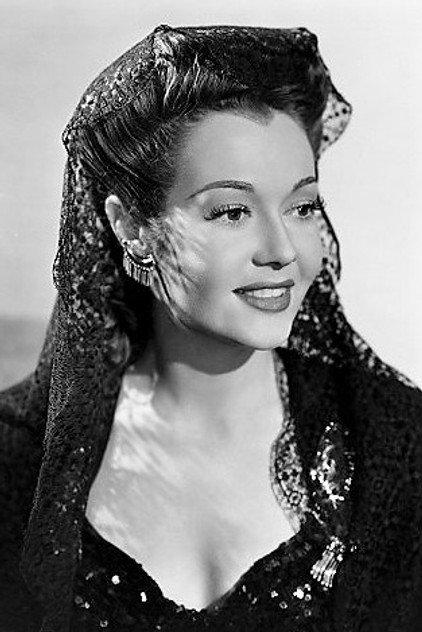 Gwen Kenyon - Actor Profile Photo