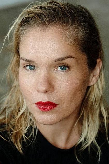Anna Kubin - Actor Profile Photo