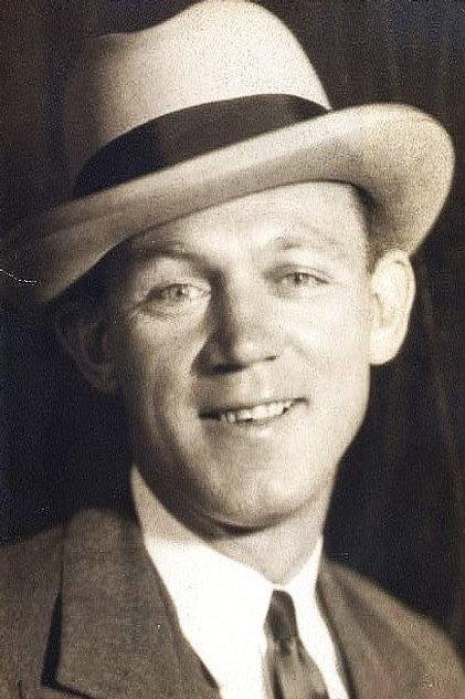 Hal Skelly - Actor Profile Photo
