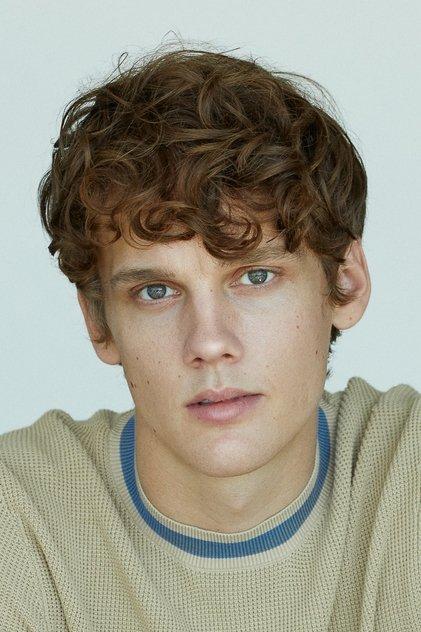 Hunter Doohan - Actor Profile Photo