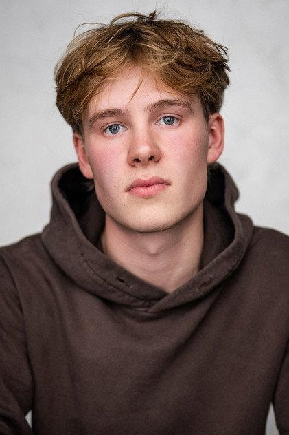 Piers Ewart - Actor Profile Photo