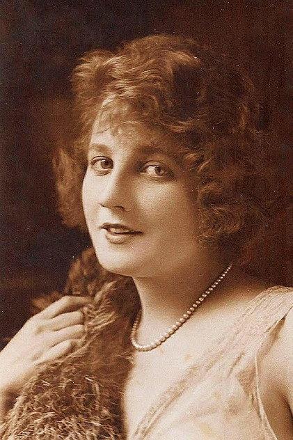 Huguette Duflos - Actor Profile Photo