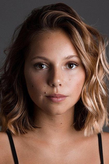 Laura Dutra - Actor Profile Photo