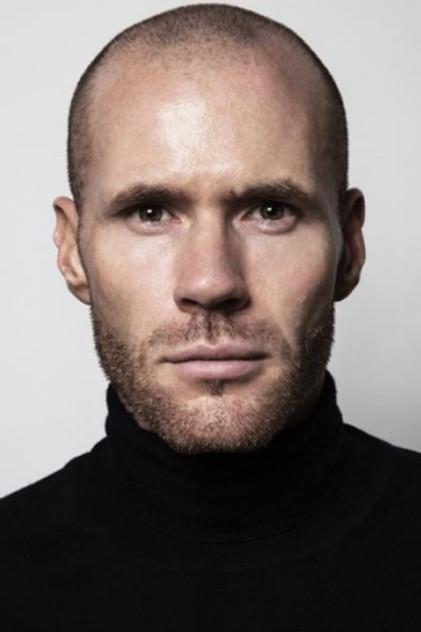 Oliver Trevena - Actor Profile Photo