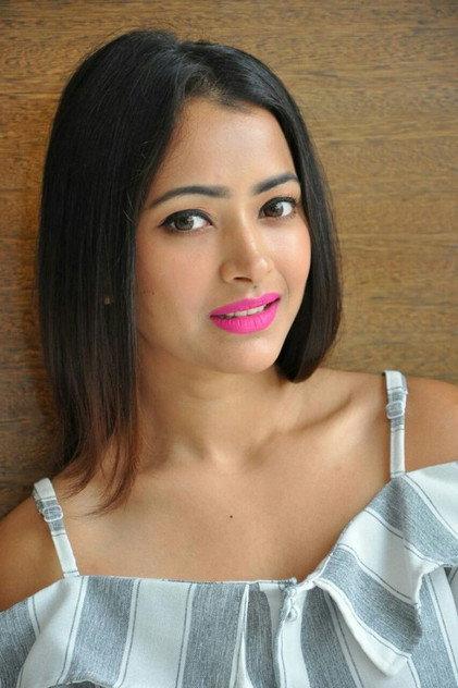 Shweta Basu Prasad - Actor Profile Photo