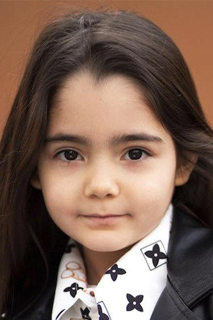 Dea Lanzaro - Actor Profile Photo